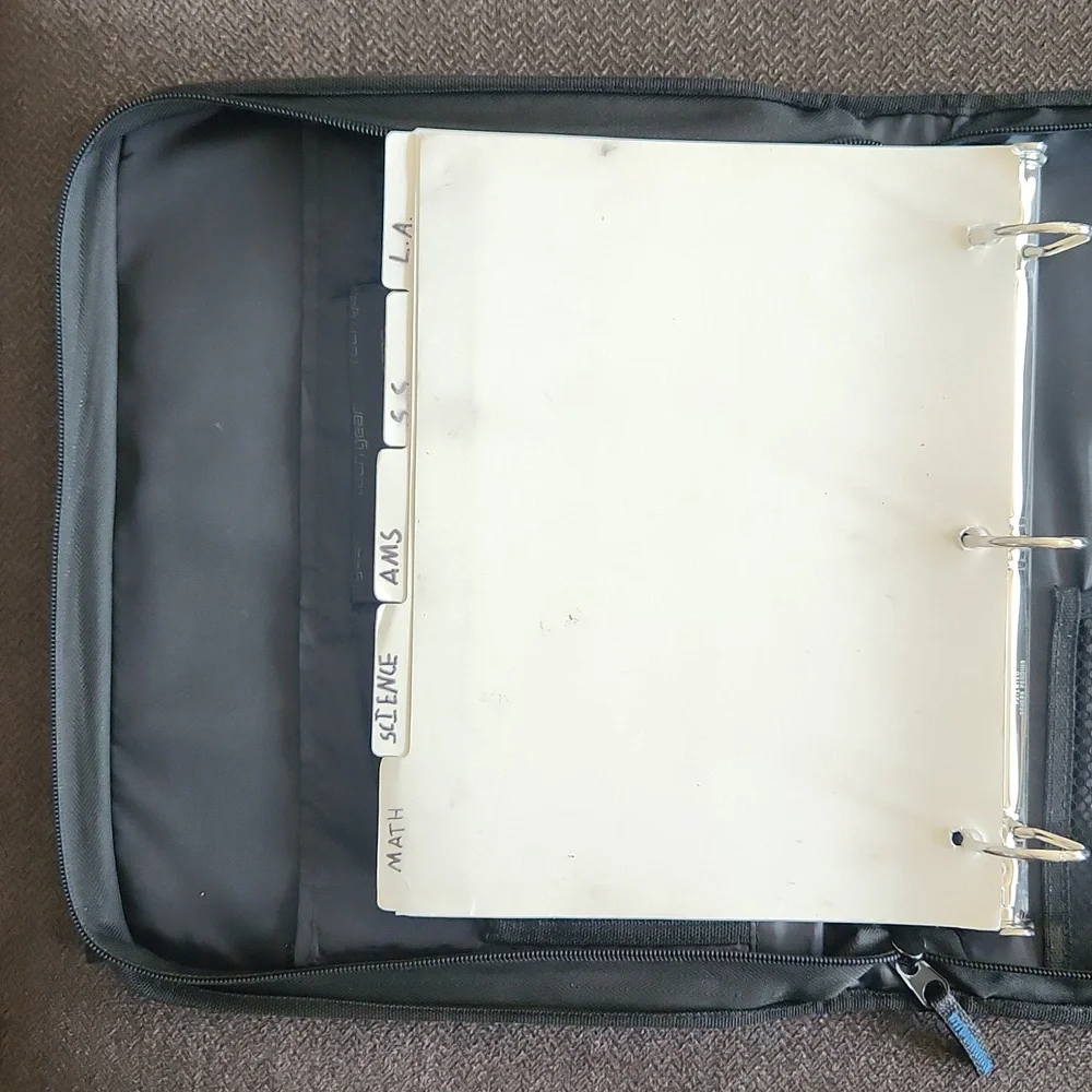 Tech Gear Light blue/black zipper binder with handle. One size.